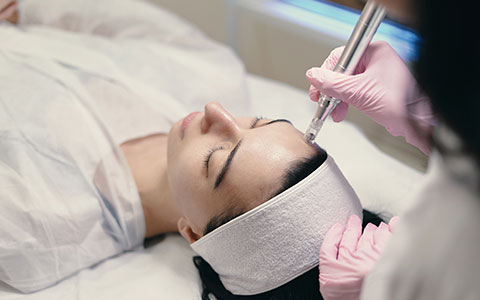 tratamiento facial con luz pulsada